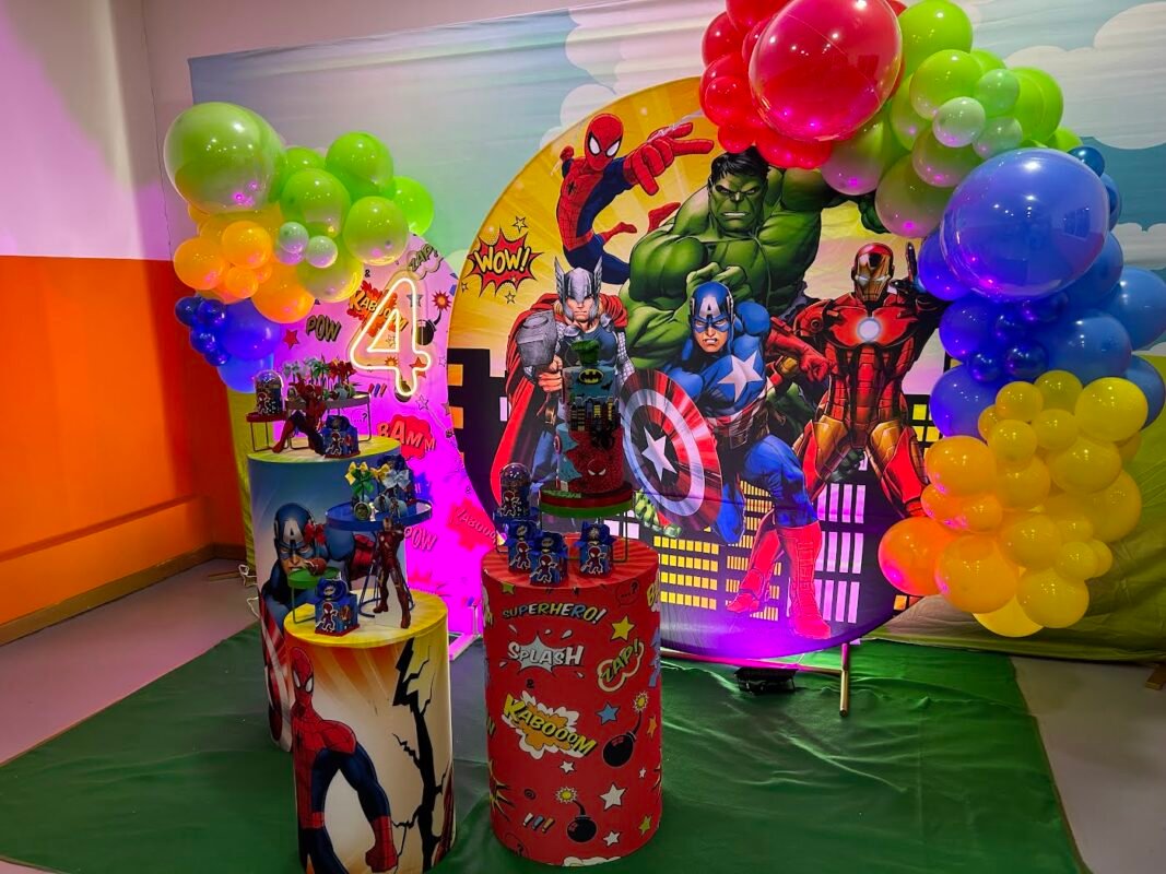 Decoración de cumpleaños de superhéroes en Summit