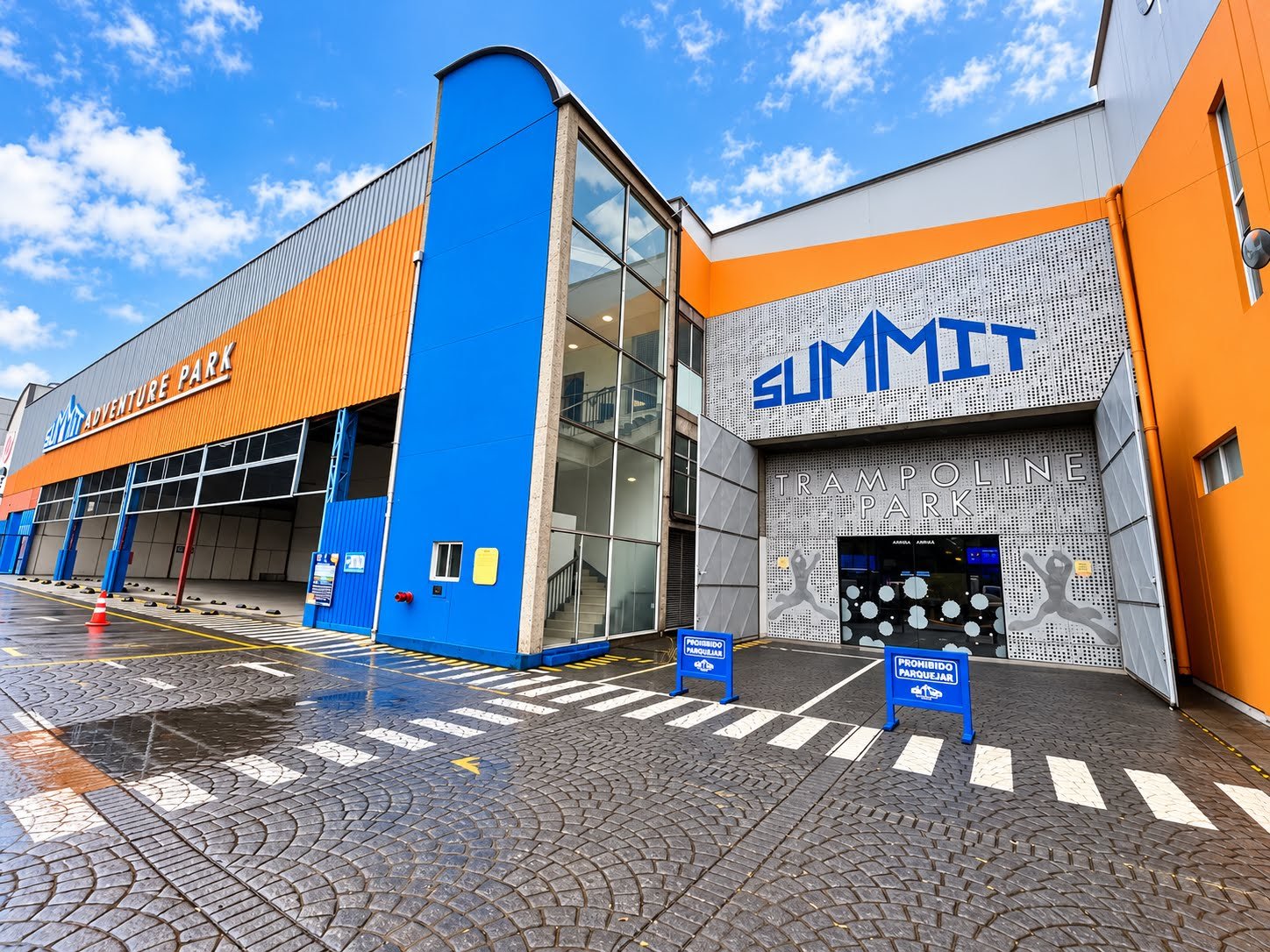Fachada de Summit Bogotá